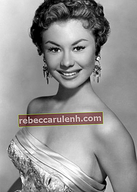 Mitzi Gaynor widziana z uśmiechem do kamery c.  1954