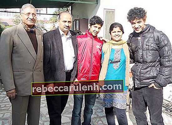 Raghav Juyal mit Familie