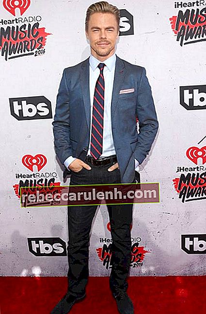Дерек Хаф на iHeartRadio Music Awards в апреле 2016 года