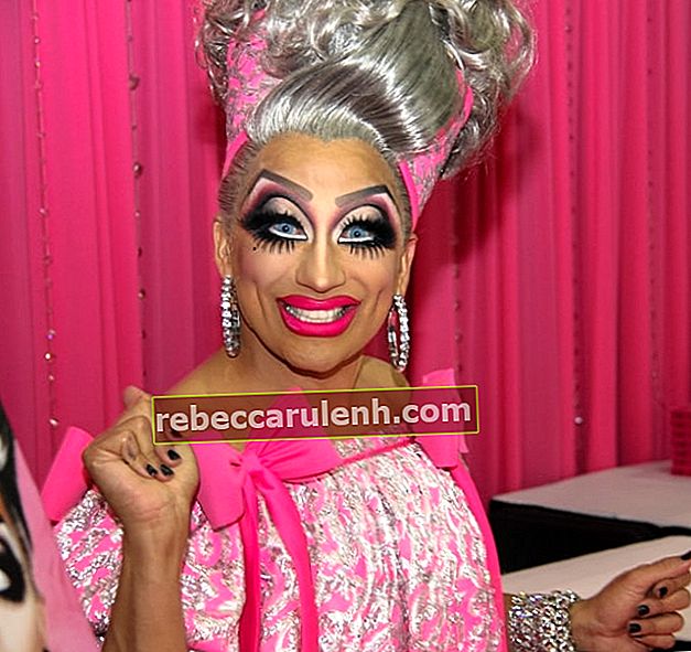 Bianca Del Rio sorride per una foto al RuPauls DragCon 2018