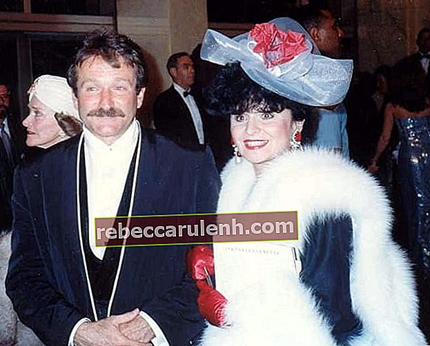 Robin Williams photographié avec la journaliste polonaise Yola Czaderska-Hayek à la 62e cérémonie des Oscars en 1990