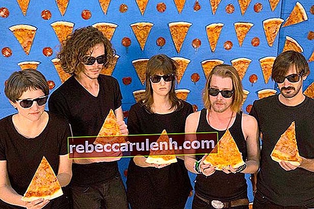 Macaulay Culkin (secondo da destra) in The Pizza Underground