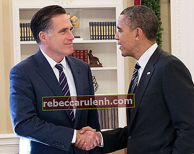 Митт Ромни (слева), когда он пожимает руку президенту Бараку Обаме в Овальном кабинете после их обеда в ноябре 2012 года.