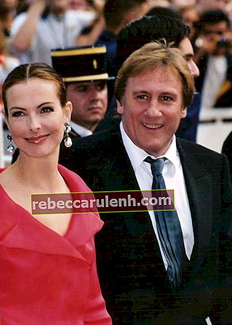 Gérard Depardieu auf einem Bild neben Carole Bouquet während einer Veranstaltung im Jahr 2001