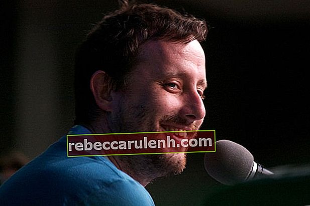 Geoff Ramsey nella foto mentre sorride durante un evento nel luglio 2013