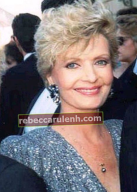 Florence Henderson souriant pour la caméra aux Emmy Awards 1989