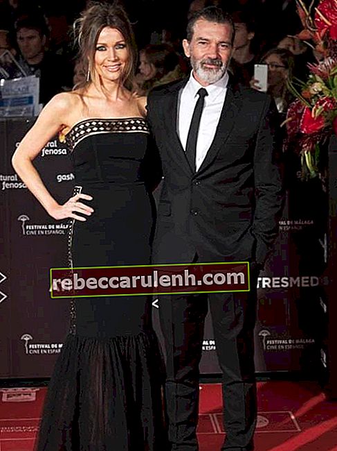 Антонио Бандерас и Никол Кимпел на 20-та церемония по закриването на филмовия фестивал в Малага през март 2017 г.