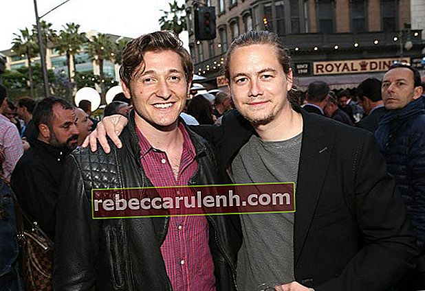 Christoph Sanders (à droite) avec son collègue acteur Lucas Neff à l'événement de Twentieth Century Fox Television Distribution en mai 2013