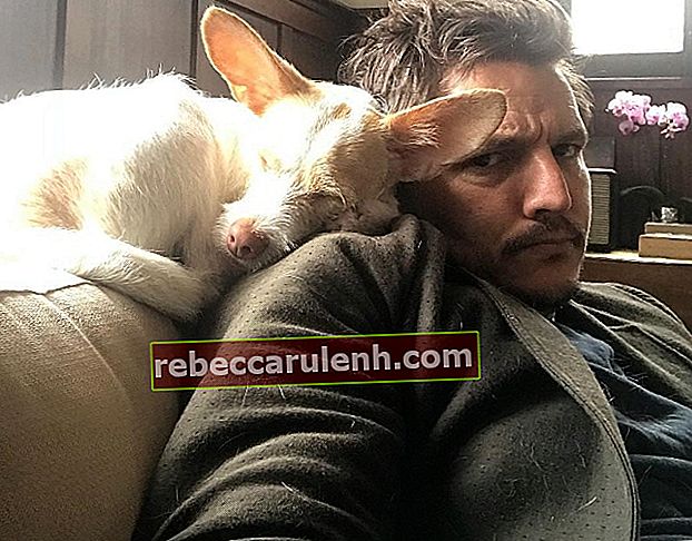 Pedro Pascal en selfie avec son chien en mars 2018