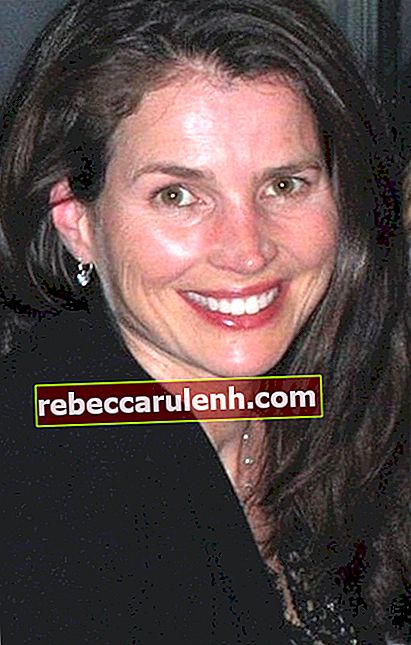 Julia Ormond im September 2005 beim Lächeln in die Kamera gesehen