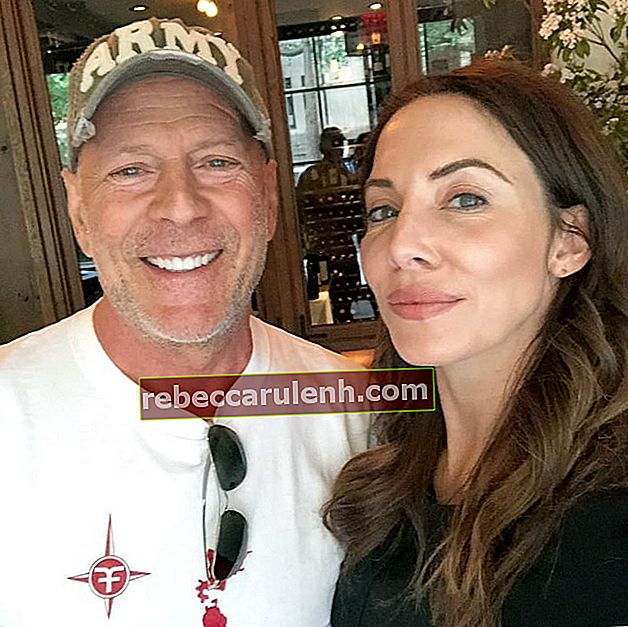 Whitney Cummings in un selfie con Bruce Willis nel luglio 2018