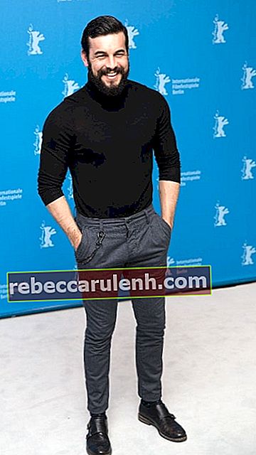 Марио Касас, както е видян по време на представянето на филма „Барът“ на Берлинале 2017