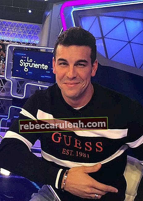 Mario Casas vu en souriant pour la caméra à l'émission TVE `` Lo siguiente '' en 2018