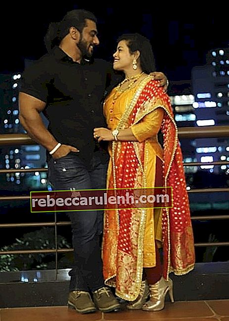 Sangram Chougule comme on le voit sur une photo prise avec sa femme Snehal Sangram Chougule le jour de son anniversaire en décembre 2019