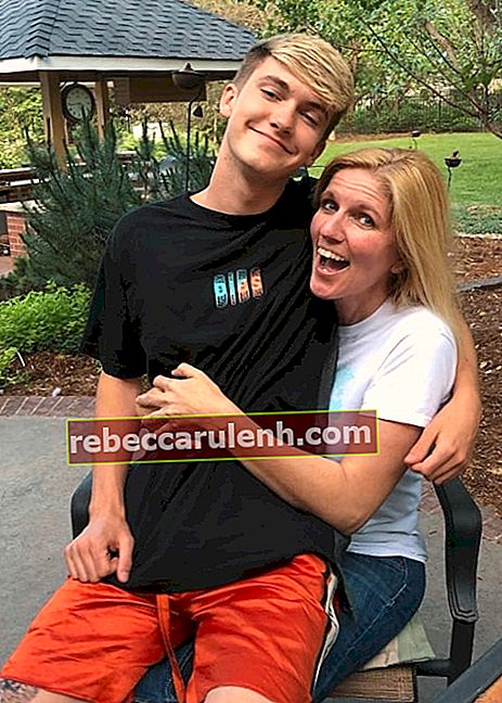 Tanner Braungardt avec sa mère en mai 2018