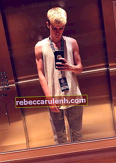 Tanner Braungardt dans un selfie d'ascenseur en mai 2017