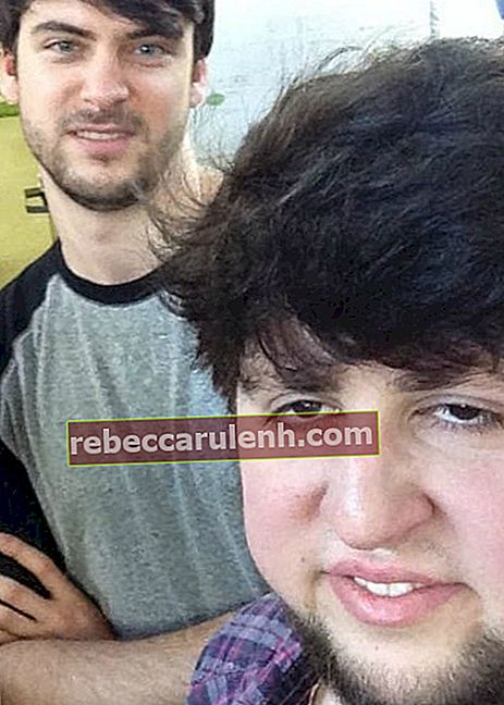 JonTron (z prawej) i Sam Thorne na selfie w marcu 2014 roku
