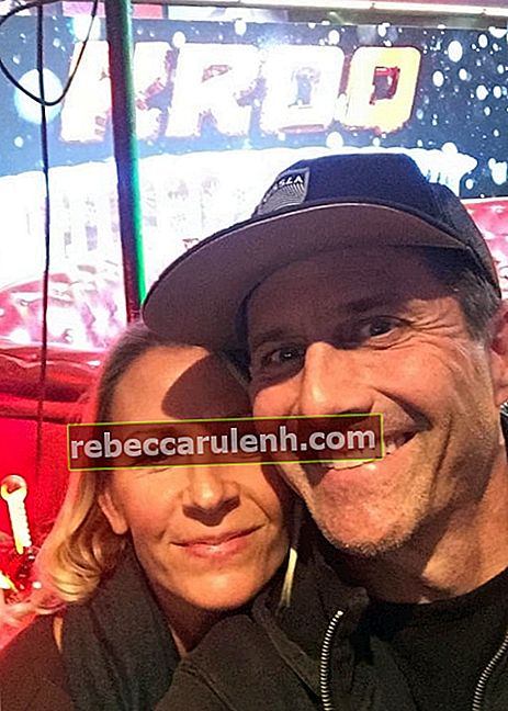 Rob Estes aus einem Selfie mit seiner Frau Erin Bolte bei KROQ-FM im Dezember 2016