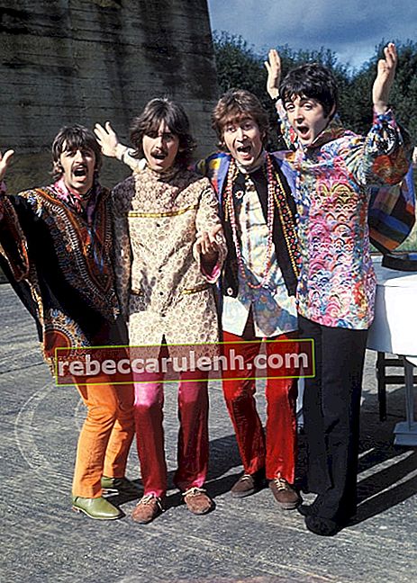 Da sinistra a destra - Ringo Starr, George Harrison, John Lennon e Paul McCartney visti durante il Magical Mystery Tour dei Beatles