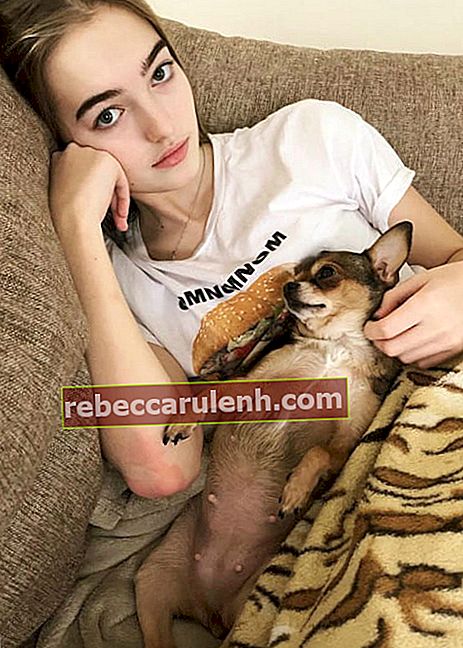 Anastasia Bezrukova mit ihrem Hund wie im Januar 2020 gesehen