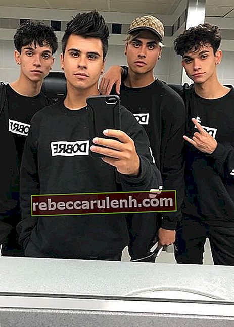 Alle 4 Dobre-Brüder in einem Selfie, das Cyrus Dobre 2017 angeklickt hat