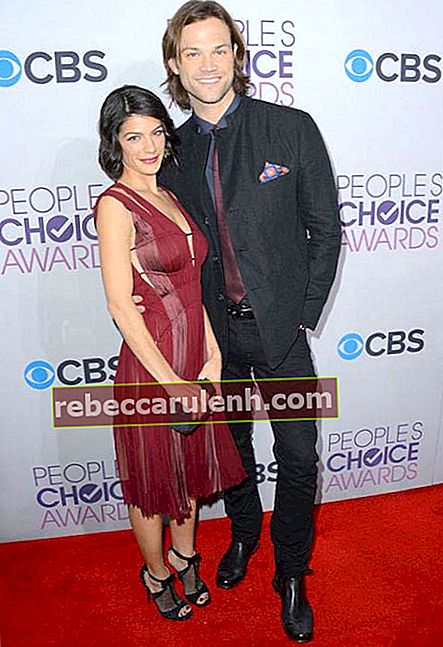 Джаред Падалеки със съпругата си Женевиев Кортезе на наградите People's Choice Awards през януари 2011 г.