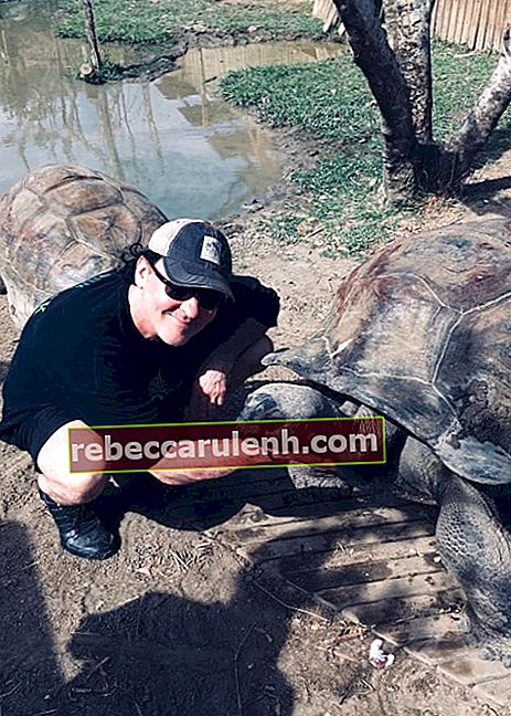 John Cusack photographié avec une tortue en mars 2018