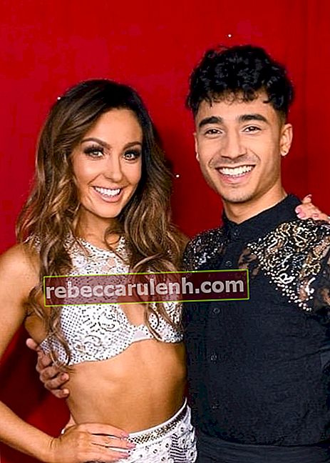 Karim Zeroual in una foto scattata con la ballerina e attrice professionista gallese Amy Dowden sul set di Strictly Come Dancing nel gennaio 2020