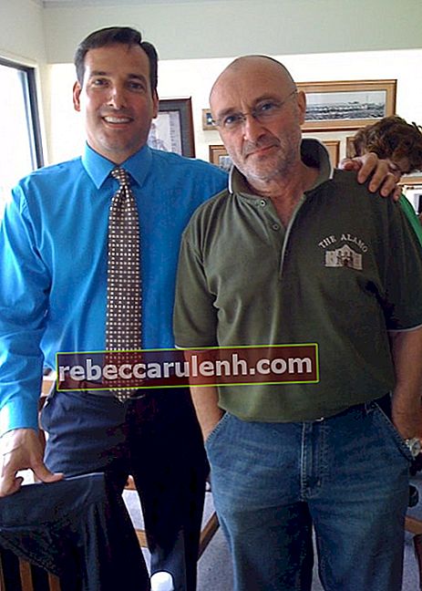 Phil Collins (à droite) et Tony Caridi vus en mai 2010