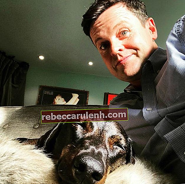 Declan Donnelly in un selfie con il suo cane come visto nel maggio 2018