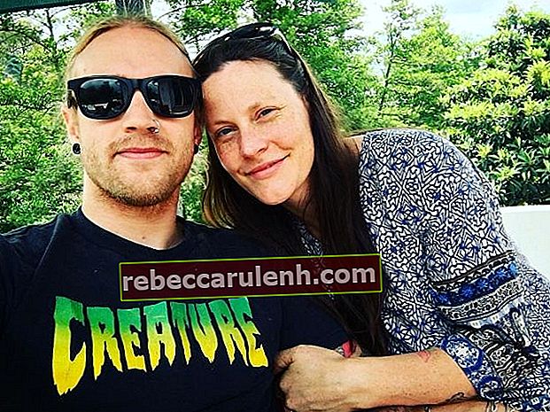 Hannes Van Dahl vu dans un selfie avec sa femme en 2018