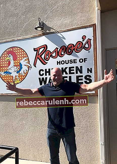 Dana White vue en posant pour la caméra à Roscoe's Chicken & Waffles en août 2019