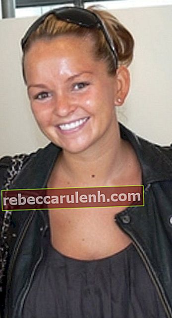 Jennifer Ellison souriante devant la caméra en juin 2009