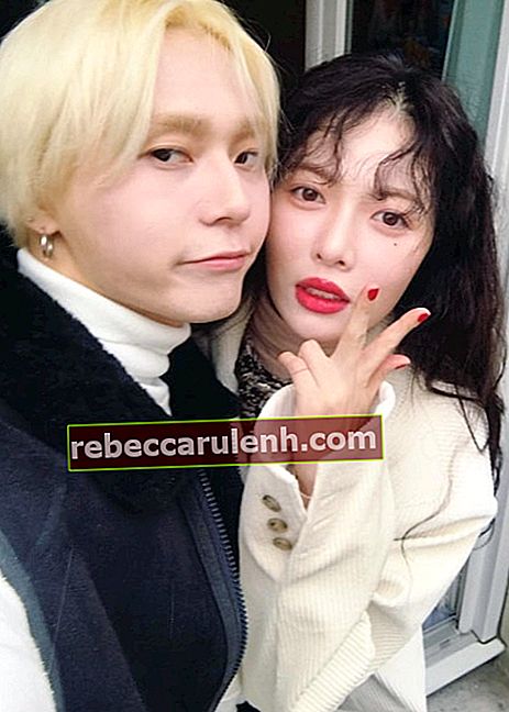 E'Dawn prenant un selfie avec Hyun Ah en décembre 2018