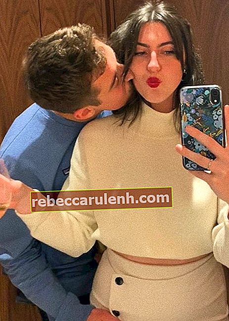 DenisDailyYT vu dans un selfie pris avec sa petite amie Gabby O'Hara en février 2020