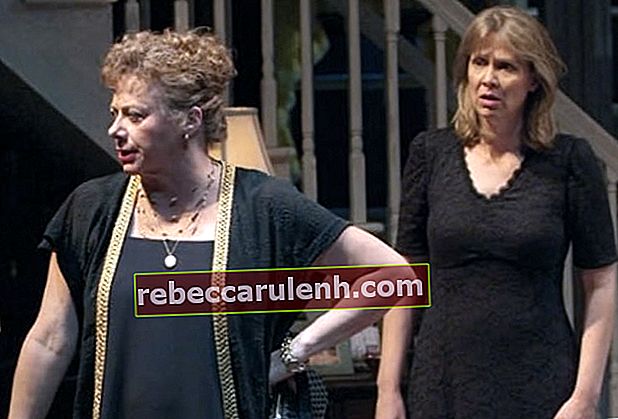 Amy Morton e Rondi Reed (a sinistra) nella commedia 'August Osage County' di Tracy Letts e diretta da Anna D. Shapiro nel 2007