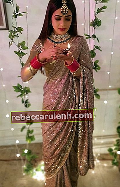Jigyasa Singh mentre posa per una foto di Diwali nel novembre 2020