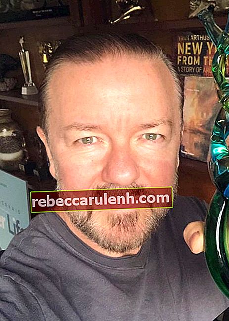 Ricky Gervais na Instagramie Selfie od sierpnia 2019