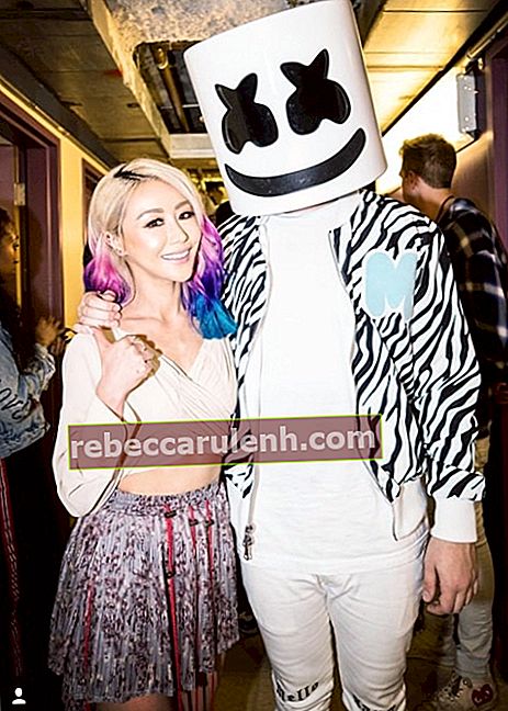 Уенги позира с DJ Marshmellow през юли 2018 г.