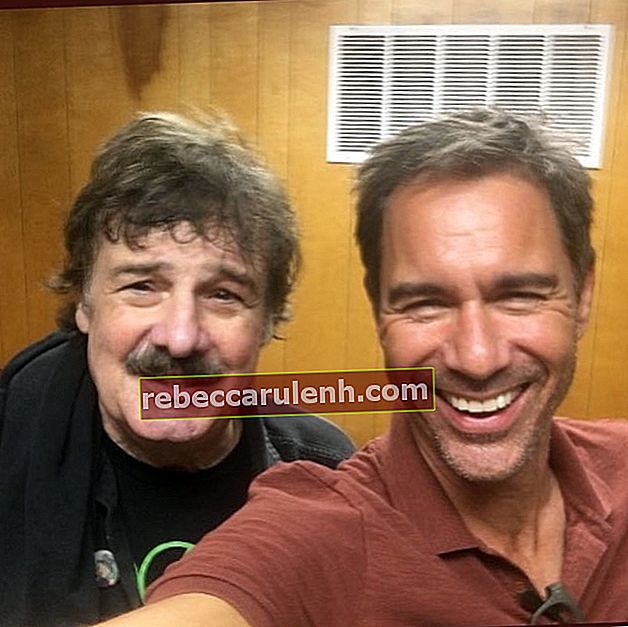 Eric McCormack (à droite) dans un selfie avec Burton Cummings en septembre 2018