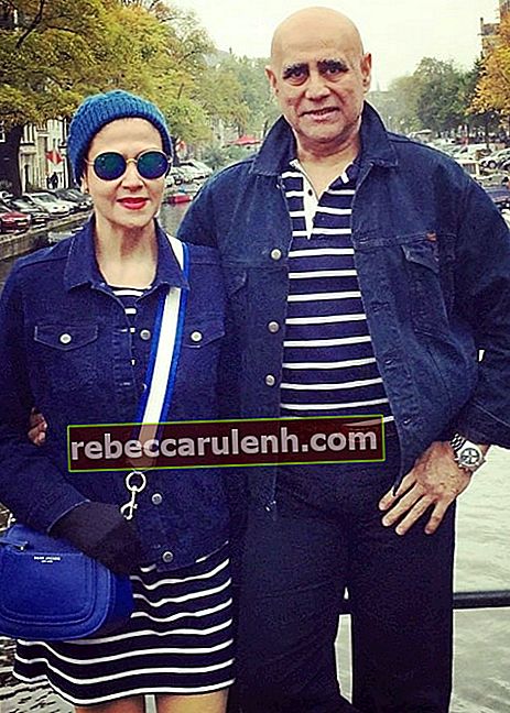 Puneet Issar, wie er im Oktober 2019 in Amsterdam, Niederlande, für ein Foto mit seiner Frau posiert