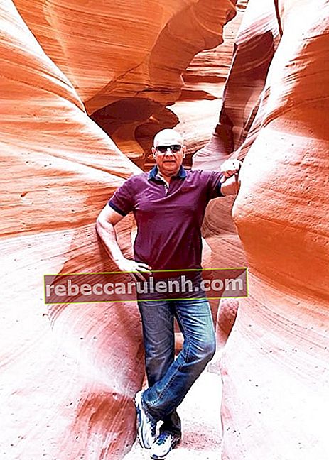 Puneet Issar, wie gesehen, während für die Kamera am Antelope Canyon in Arizona, USA im Oktober 2019 posiert