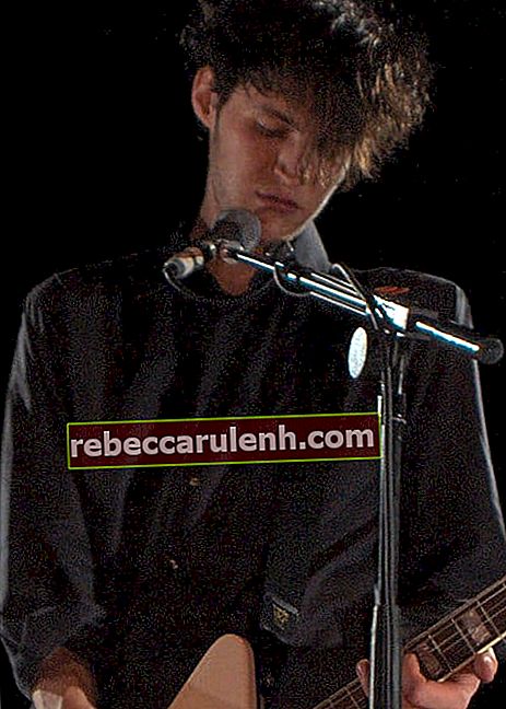 Josh Klinghoffer na koncercie PJ Harvey we wrześniu 2004 roku