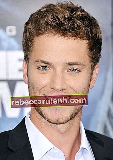 Jeremy Sumpter nimmt an der Premiere von "Into The Storm" im AMC Lincoln Square Theatre am 4. August 2014 in New York City teil.