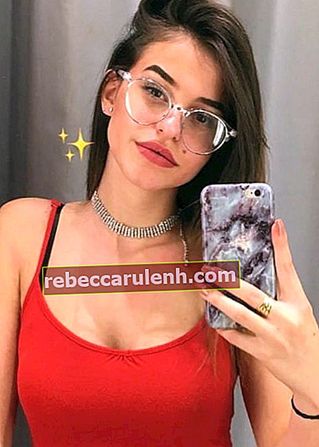 Lea Elui Ginet dans un selfie Instagram en octobre 2017