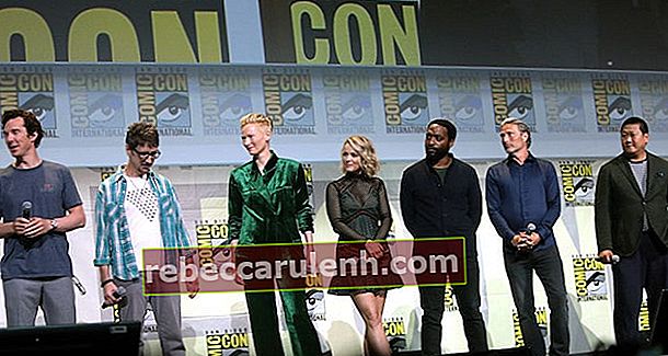 Benedict Wong con altri attori al San Diego Comic-Con International 2016