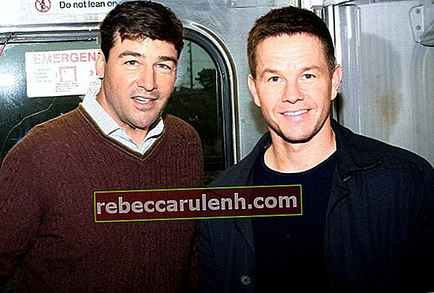 Kyle Chandler (links) mit Mark Wahlberg im November 2011