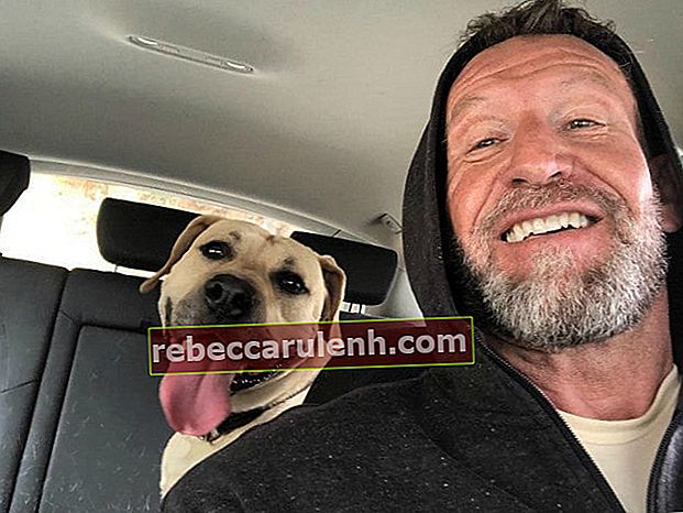 Dorian Yates en selfie avec son chien vu en mars 2019