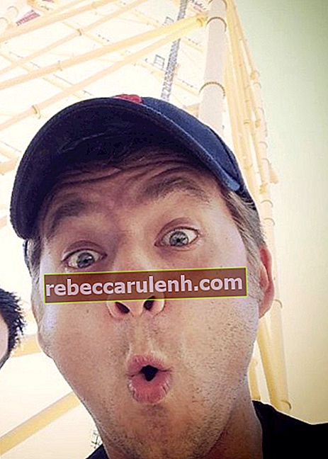 Джейсън Ърлс в селфи в Instagram, видяно през септември 2013 г.