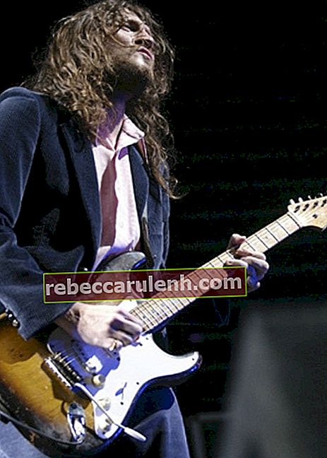 John Frusciante durante una performance come si è visto nell'agosto 2006
